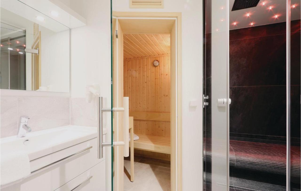 Amazing Apartment In Luebeck Travemuende With Sauna Exteriör bild
